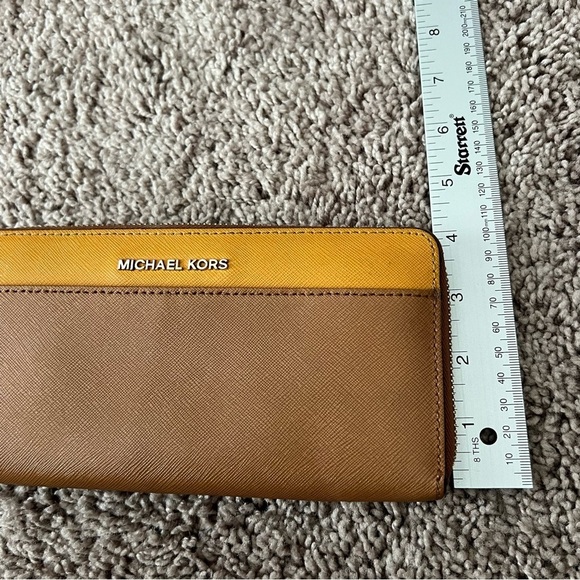 Michael Kors Colorblock Wallet Zip Around - Picture 7 of 9
